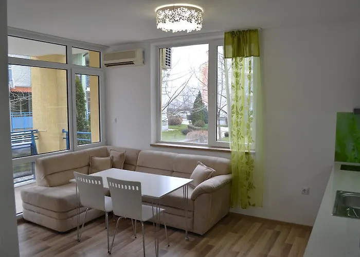 Peevi Elit 1 ساني بيتش